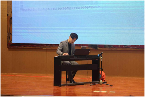 16在实习美高梅
会议厅进行职业教育活动周汇演.png